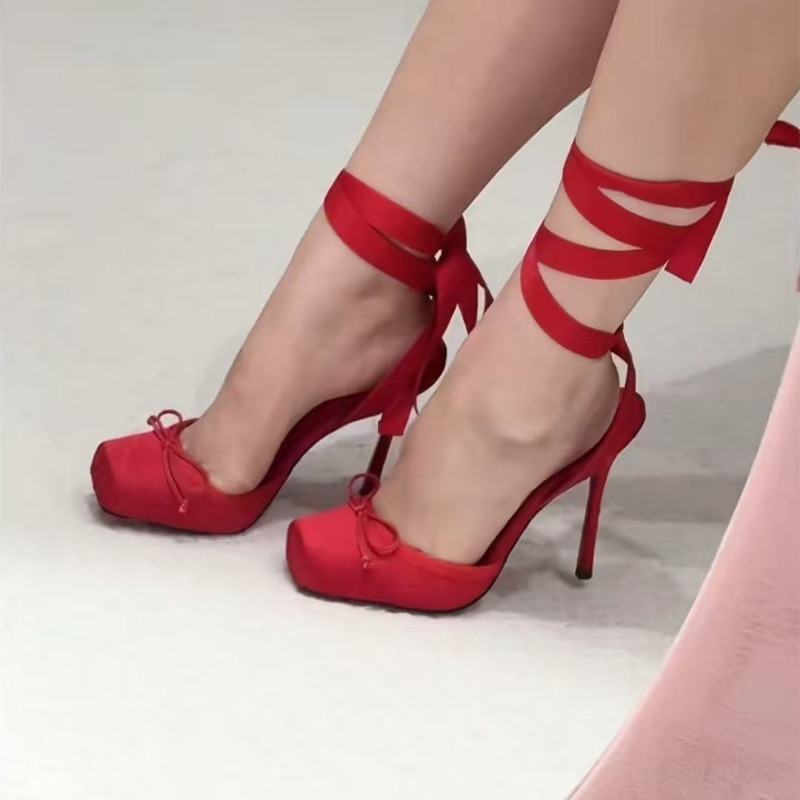 Sapatos de Salto Alto Vermelho - Ankle Strap Attachment avaliação e preço