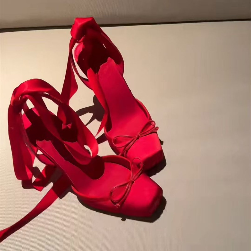 Sapatos de Salto Alto Vermelho - Ankle Strap Attachment avaliação e preço