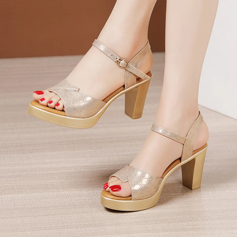 Sandálias Femininas de Salto B - Ankle Strap Attachment avaliação e preço